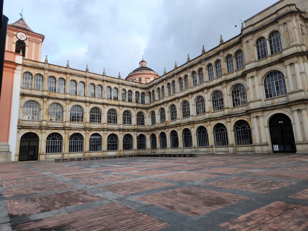Plaza de Bolívar - Photo by simon bobadilla peluffo