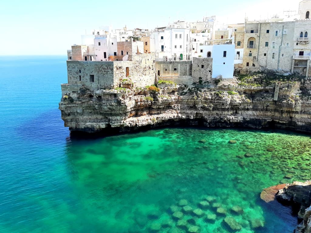 Vistas sobre el Adriático en Polignano a Mare