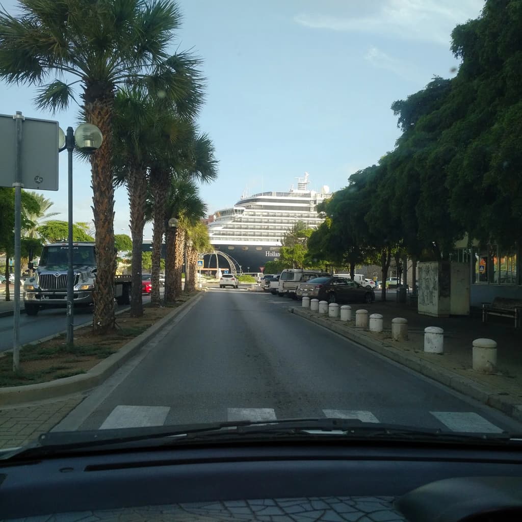 Beautiful turquoise waters at a Curaçao beach
