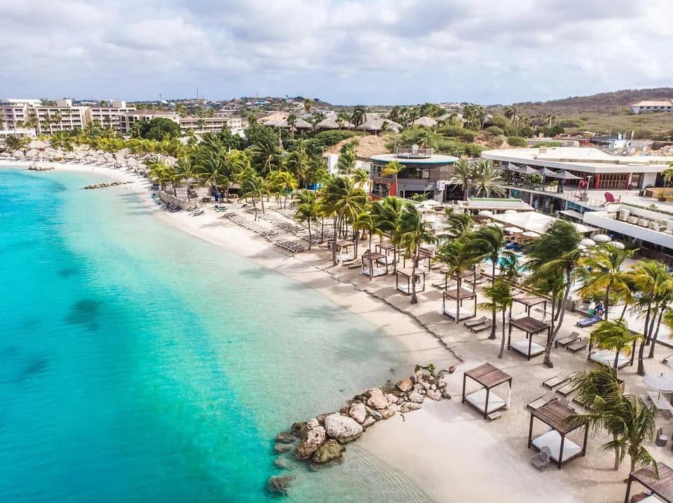 Mambo Beach - Photo by Carlos Alberto do Amaral