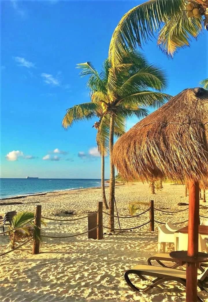 Ruas movimentadas e praias animadas de Playa del Carmen