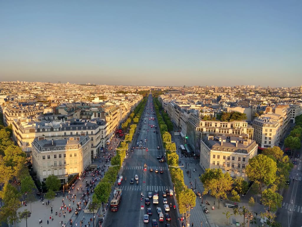 Champs-Élysées - Photo by Dhiraj Lehru