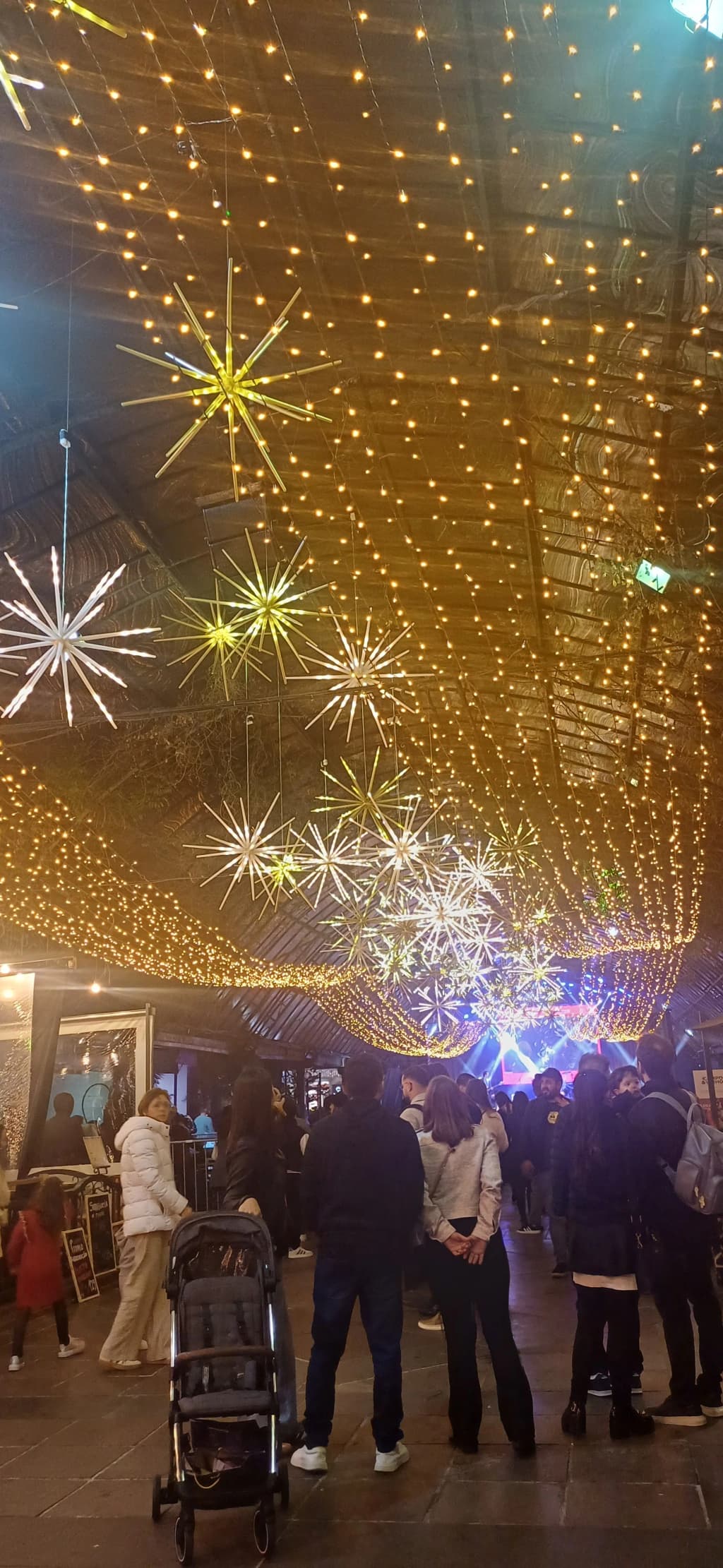 La concurrida Rua Coberta de Gramado