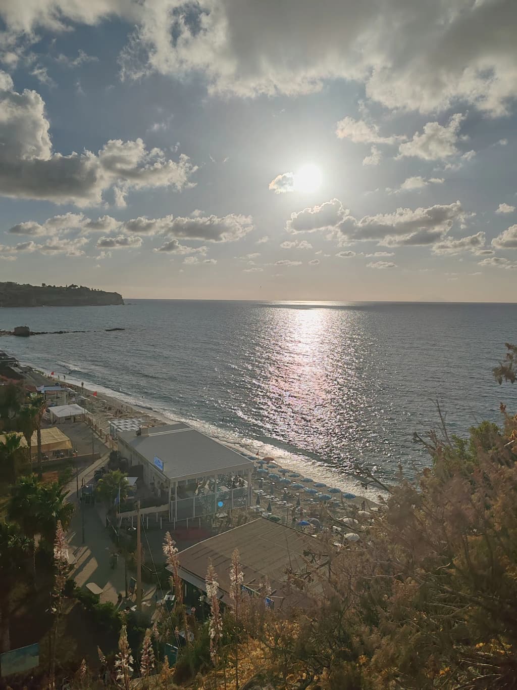 Sunbathers on Tropea Beach - Photo by alberto floreani