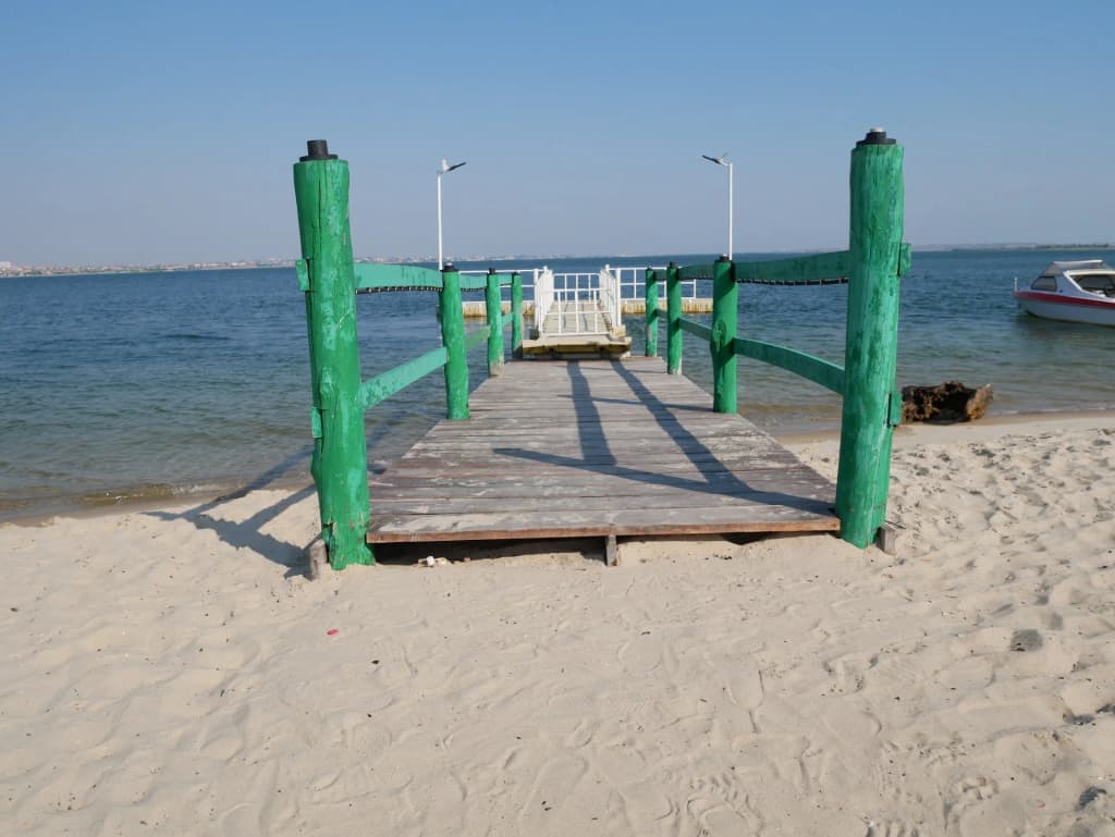 Golden hour light reflecting off the waters of Península Mussulo