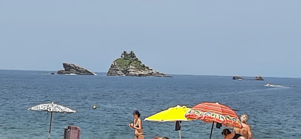 Toque-Toque Pequeno beach pristine sand and waves