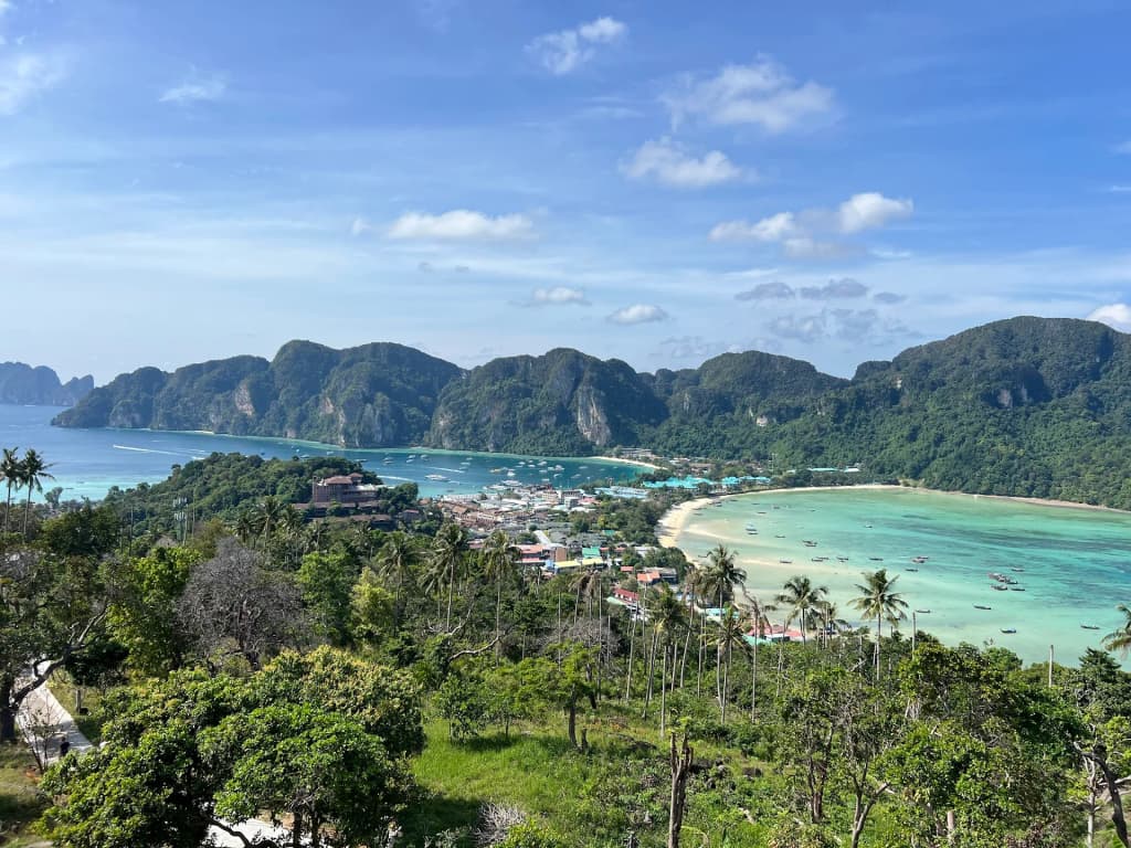 Sunrise over the iconic Koh Phi Phi Viewpoint