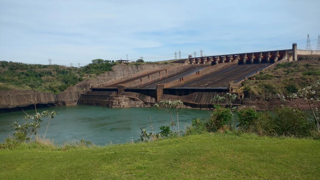PRESA DE ITAIPU - Photo by Camila Diniz Fontanesi