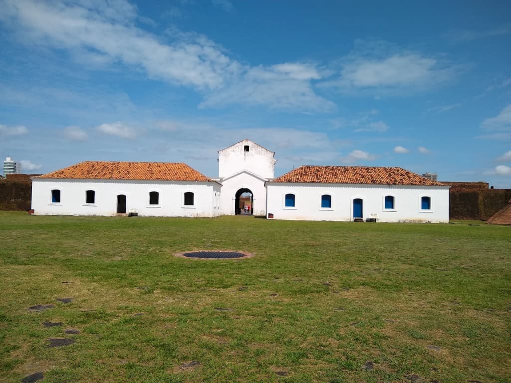Cañones en las murallas de la Fortaleza de São José de Macapá