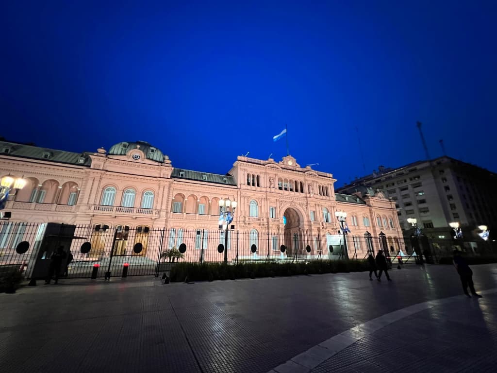 Plaza de Mayo centro histórico con la Casa Rosada