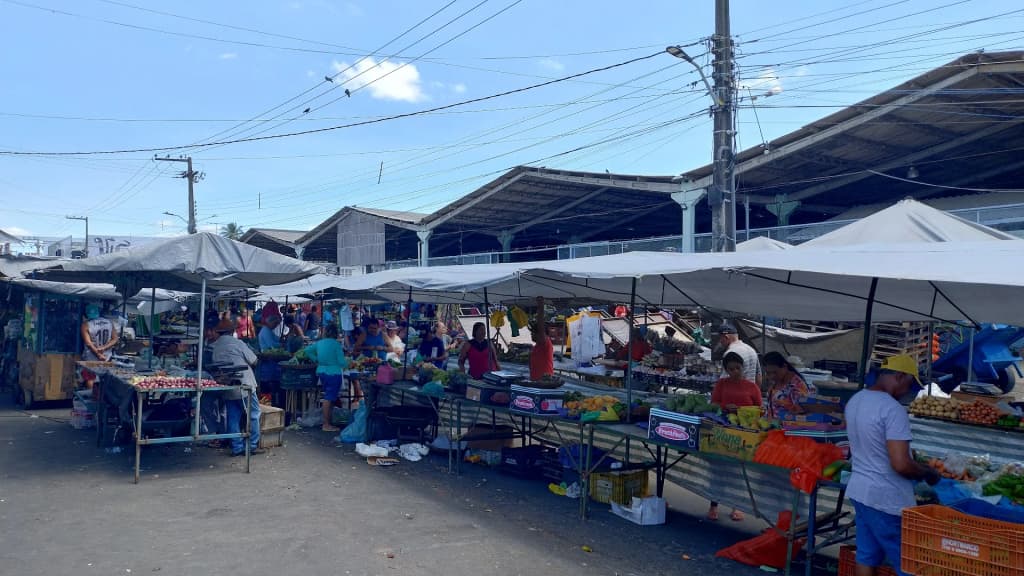 Calles del mercado local en Itabaiana
