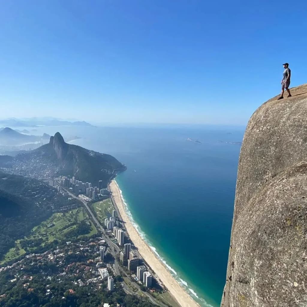 Pedra da Gávea acima do Rio de Janeiro