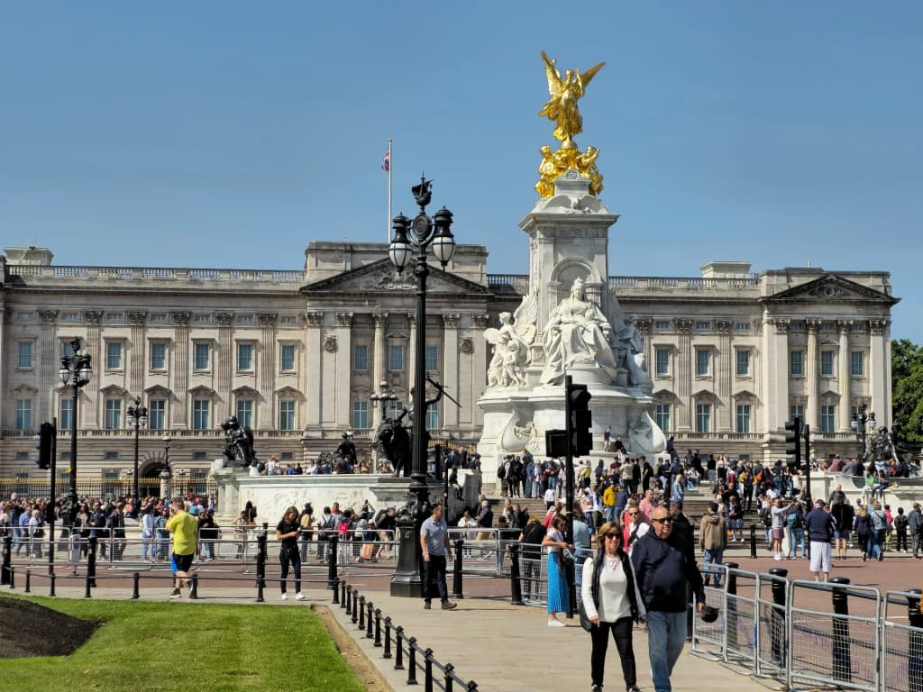Buckingham Palace - Photo by Paul Atherton