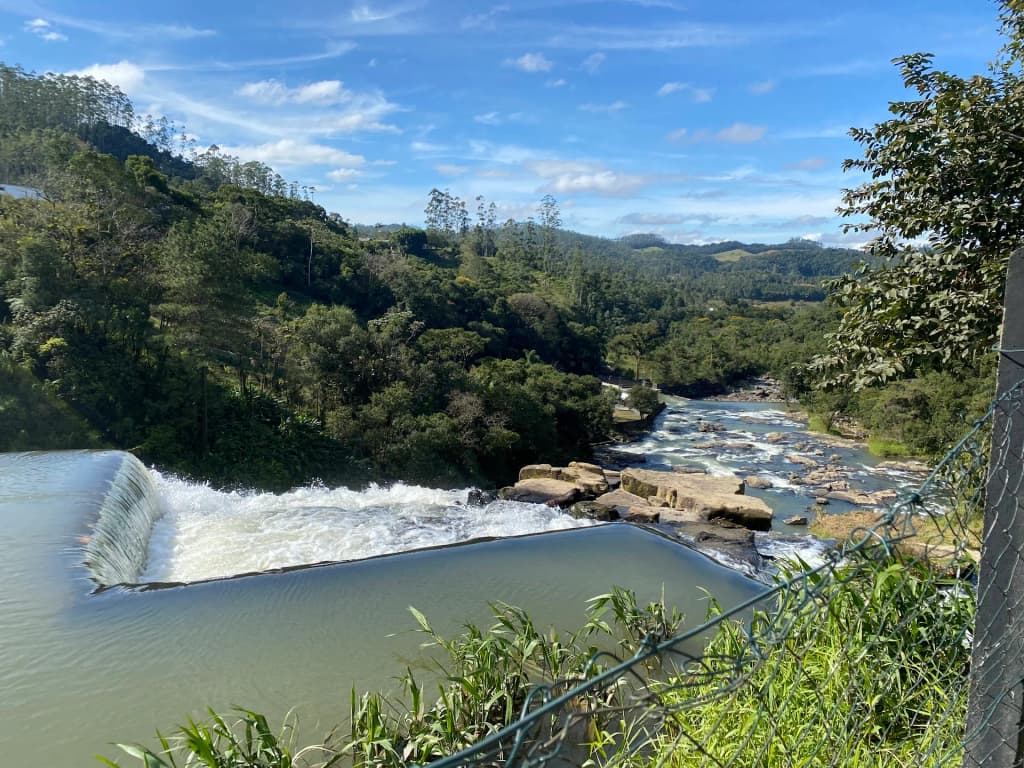 Caída de 77 metros en la cascada Salto do Zinco
