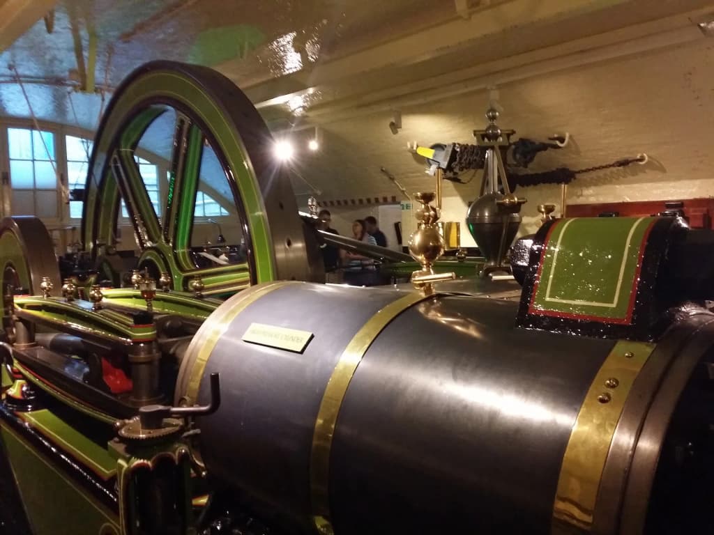 Tower Bridge spanning the Thames on a bright day