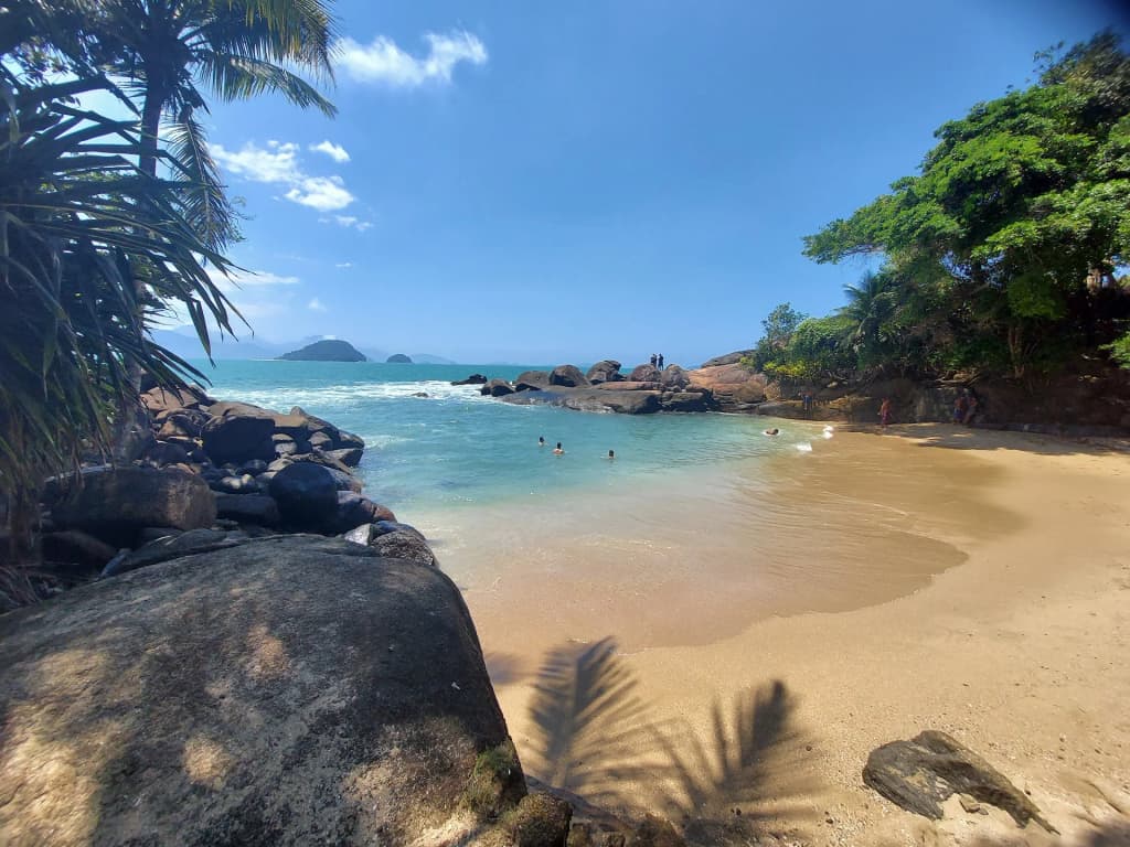 Águas escondidas e cristalinas da Praia do Português