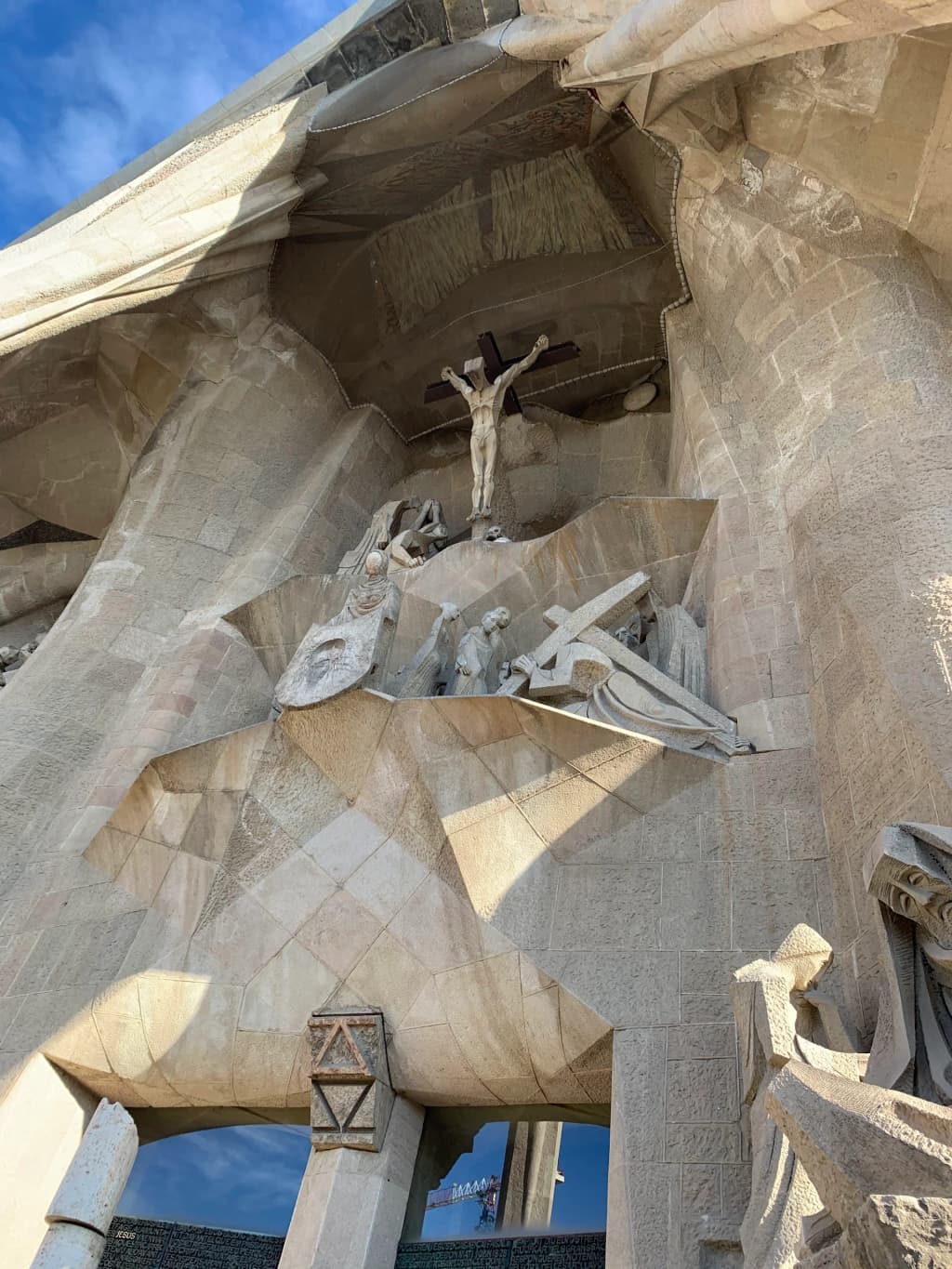 Basílica de la Sagrada Família interior light - Photo by Ishan Pandey