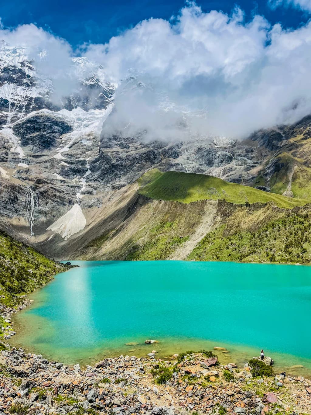 The surreal turquoise waters of Humantay Lake
