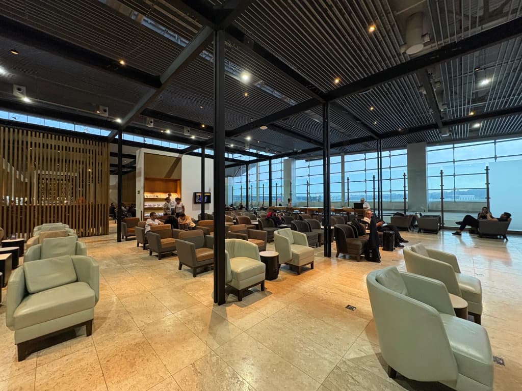 LATAM VIP Lounge - Photo by スタバカ(SUTABAKA)
