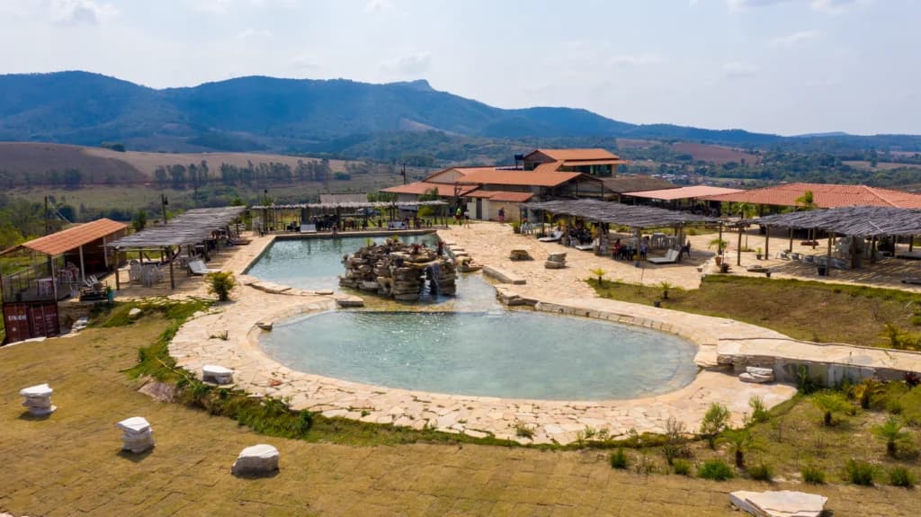 Exploring the massive entrance of Gruta do Sobradinho