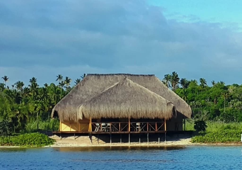 Costa selvagem e intocada no Paradise Beach Lodge Pomene