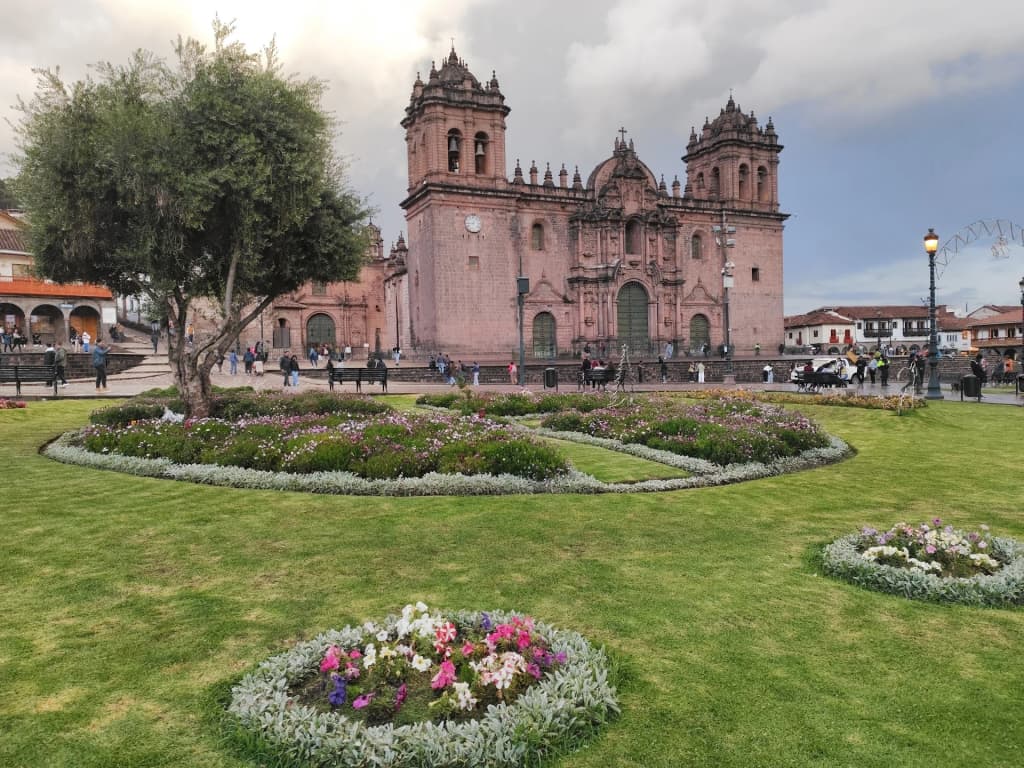Arquitectura histórica en la Plaza de Armas de Cusco