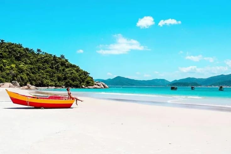 Aguas turquesa cristalinas de Ilha do Campeche