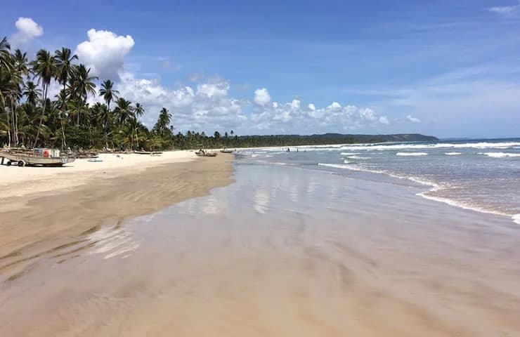 Golden sands and rolling waves at Praia do Sul in Ilhéus