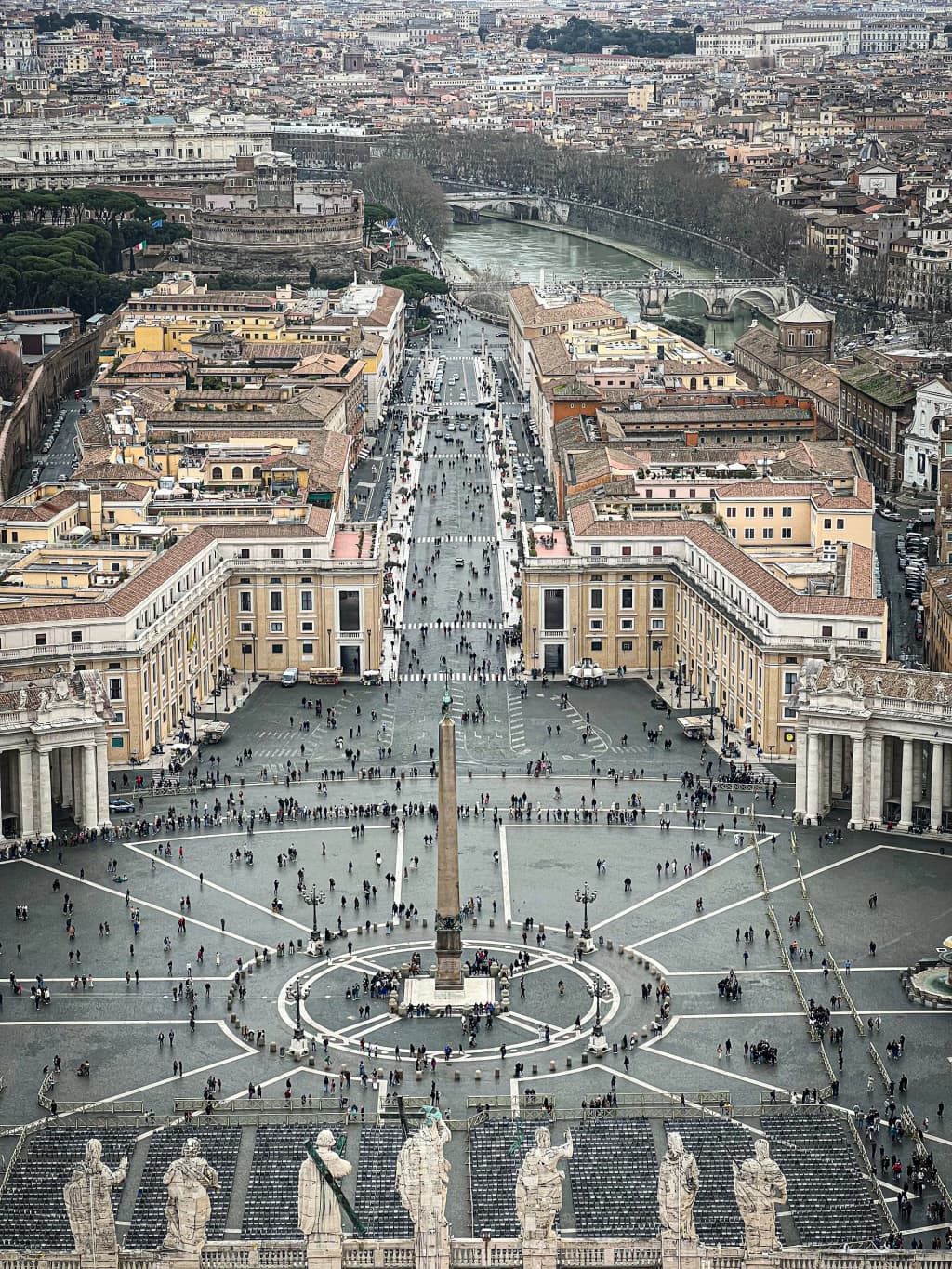 Saint Peter's Square at the Vatican, the starting point for your walk to the castle