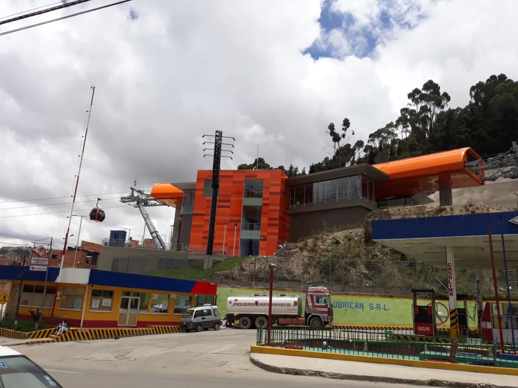Cable Car Station Orange Line Apacheta - Photo by Franz Deheza (ZiscO)