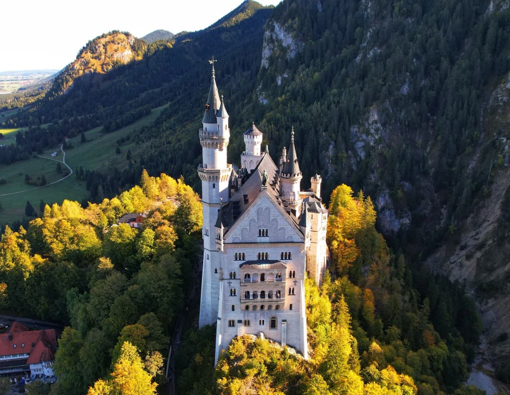 Neuschwanstein Castle - Photo by andras hajdu