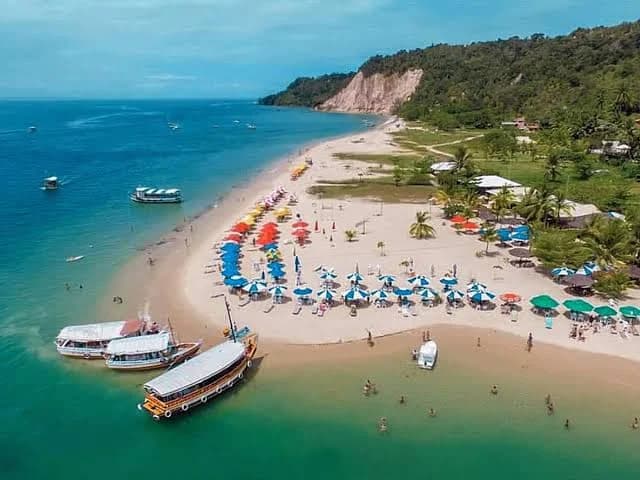 The rugged coastline of Gamboa Da Praia