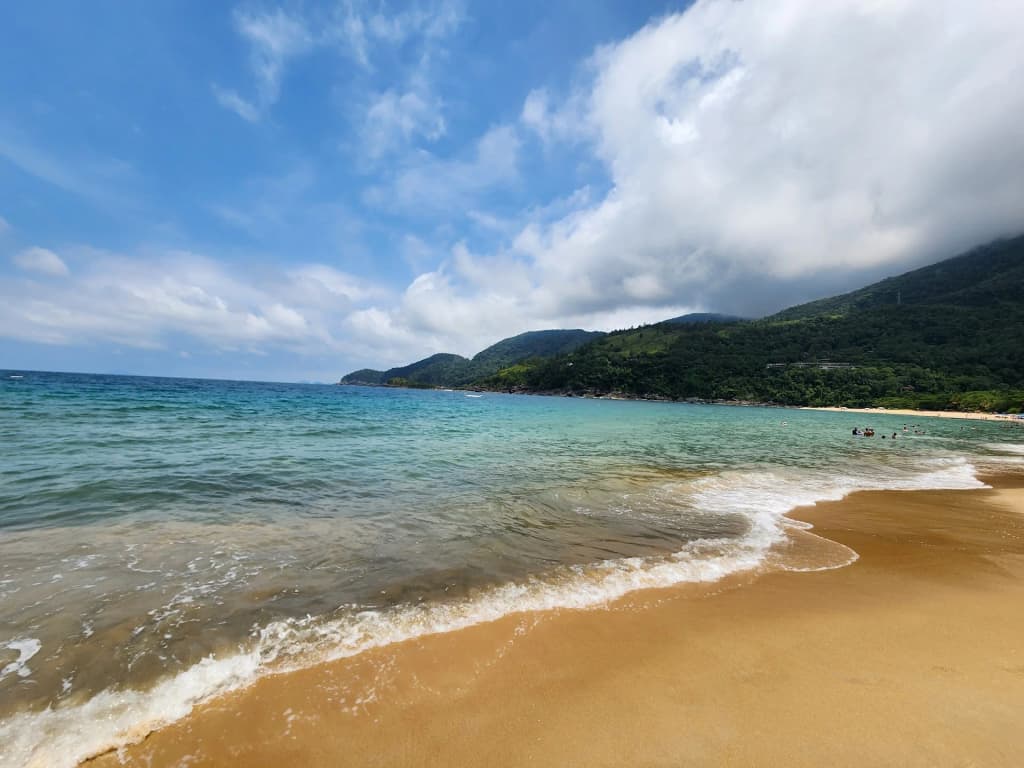 Mata Atlântica emoldurando a Praia de Toque Toque Grande