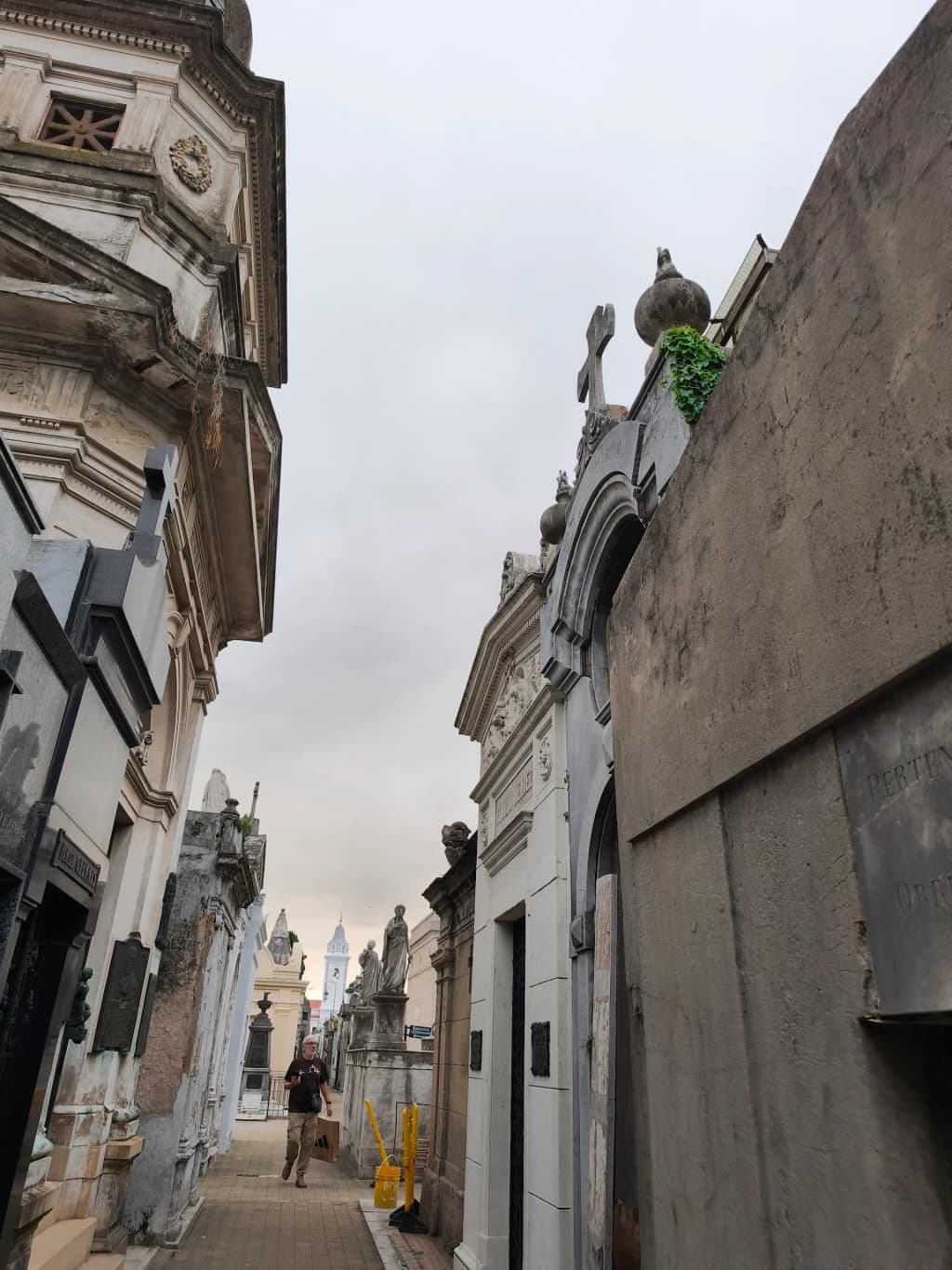 Mausoléus imponentes no Cemitério da Recoleta