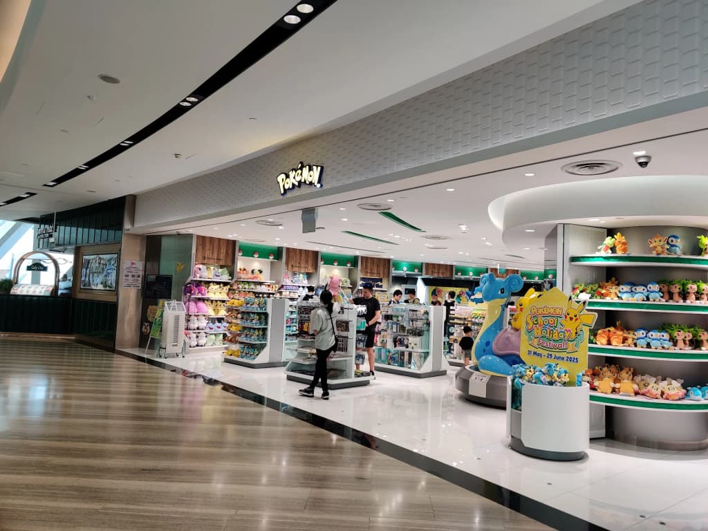 The architectural marvel of Singapore's Jewel Changi at night