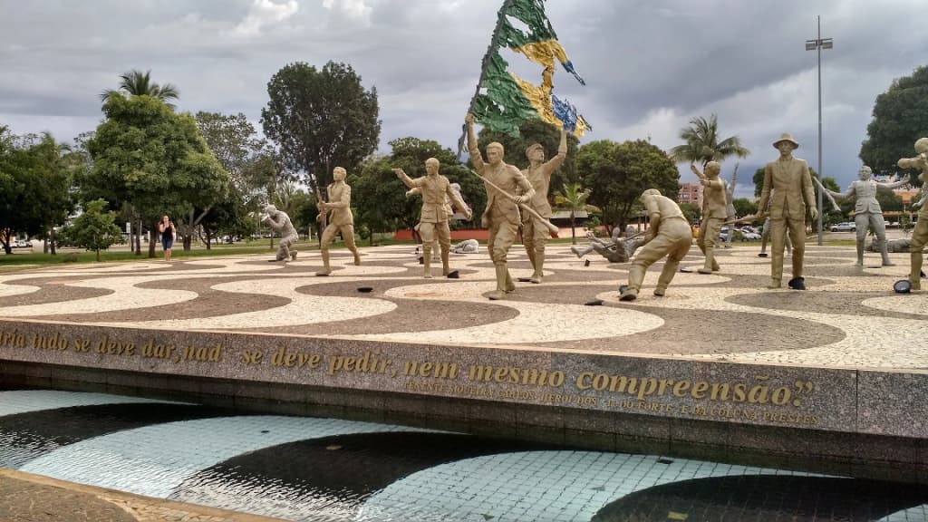 Sunflower Square - Photo by Joathan Lessa