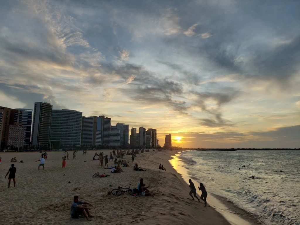 Theatro José de Alencar’s ornate façade and lush gardens