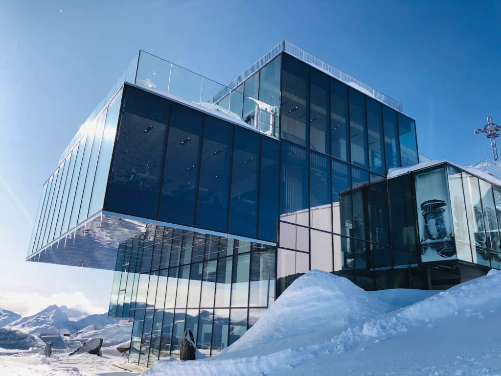 The cinematic 007 Elements exhibition high above Sölden