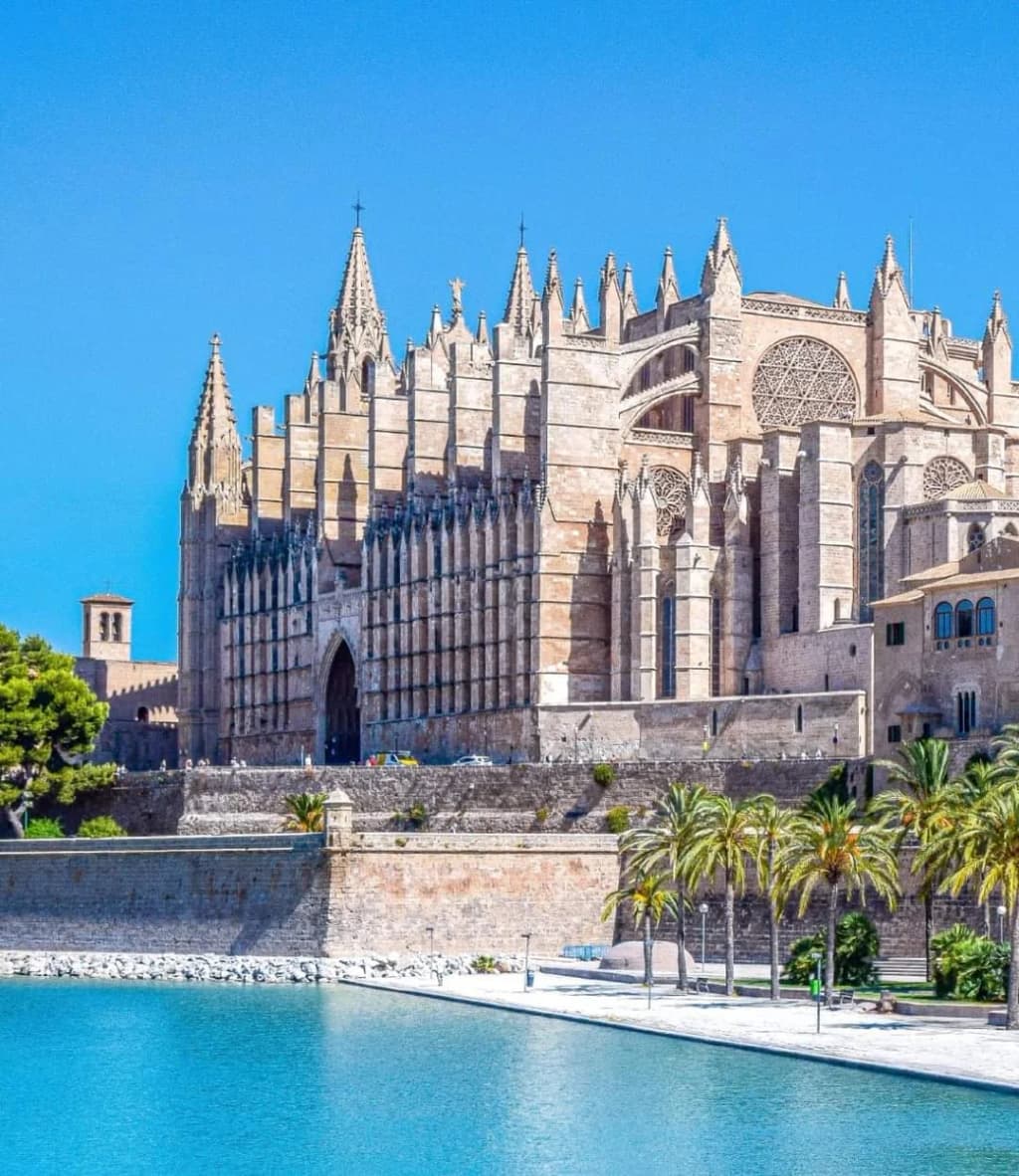 Catedral-Basílica de Santa María de Mallorca - Photo by Lizz Cuellar