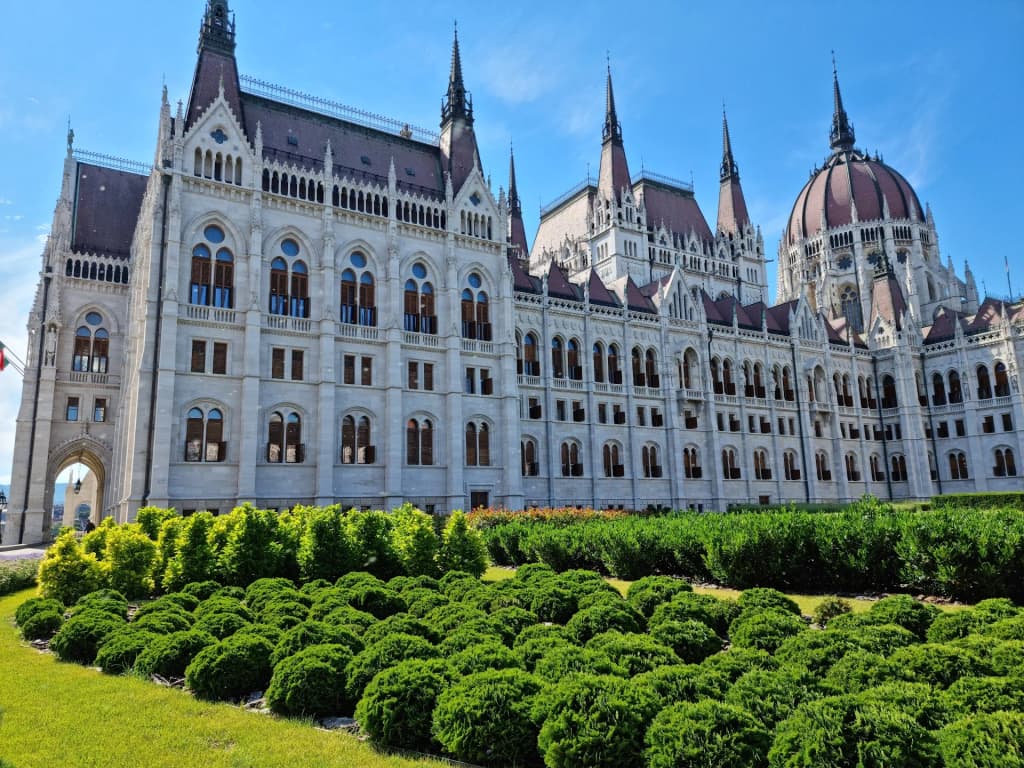 Hungarian Parliament Building - Photo by - Wenoxys -
