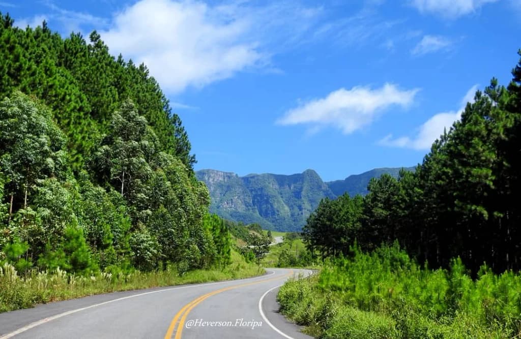 Picos afilados de Grão Pará cortando el cielo