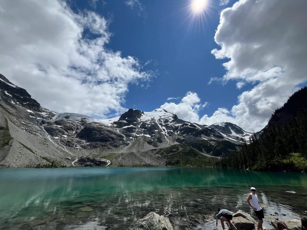 Joffre Lakes Park - Photo by Hiden Min