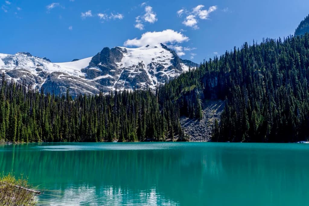 Las aguas turquesas de Middle Joffre Lake