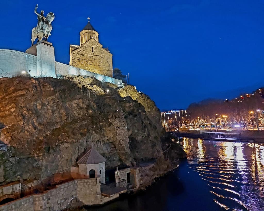 Old Tbilisi vibe - Photo by Gustava Klimt -kinga-