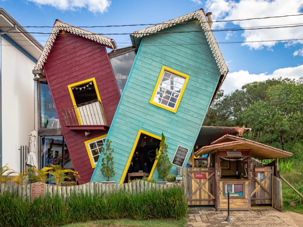 The delightfully crooked facade of Casa Torta in the village of Bichinho