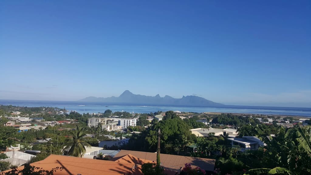 Mergulho nas águas azuis de Tahiti