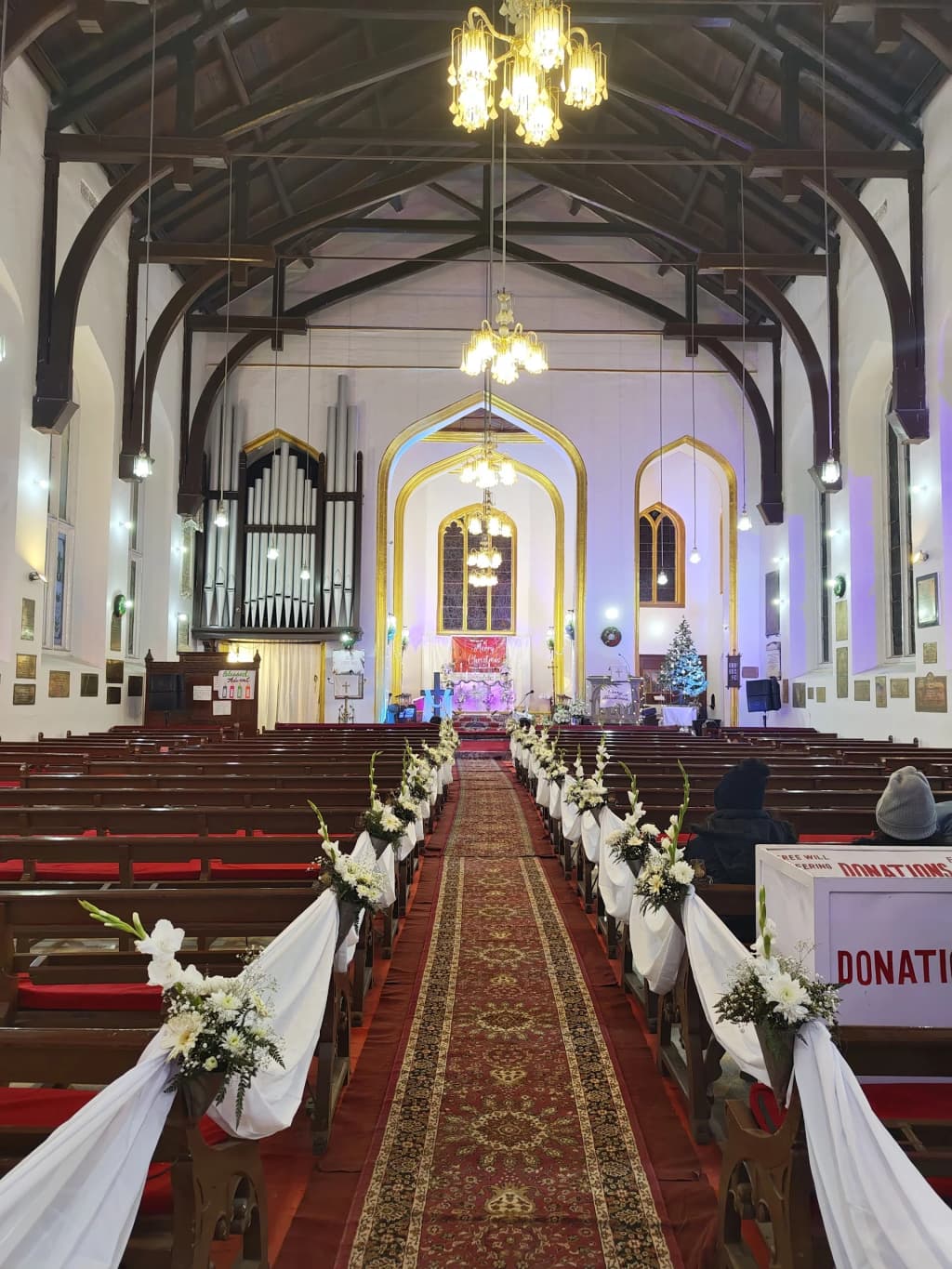 La fachada amarilla de la iglesia Christ Church en The Mall, Shimla