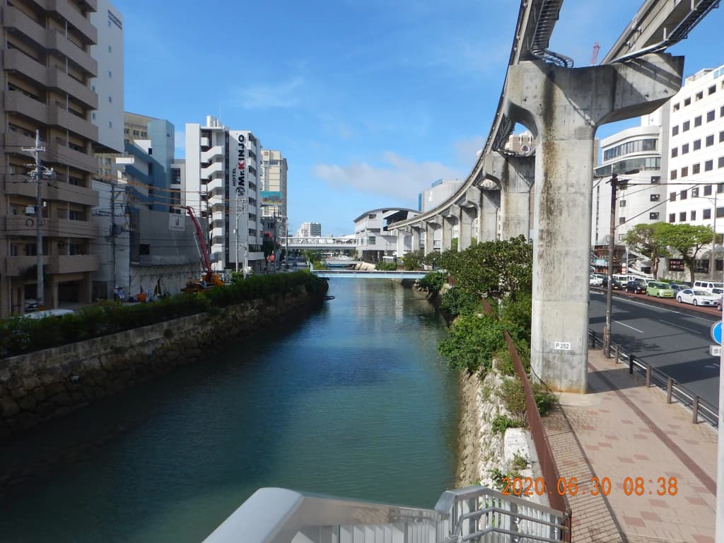 Las calles auténticas y bulliciosas de Naha