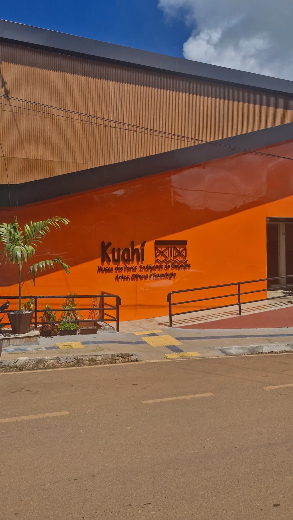 Artesanías indígenas en el Museu Kuahi