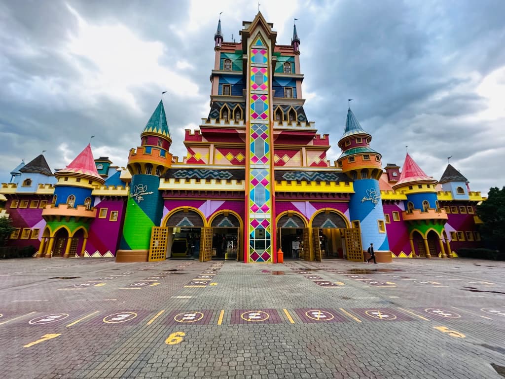 The massive and colorful Castle of Nations entrance at Beto Carrero World